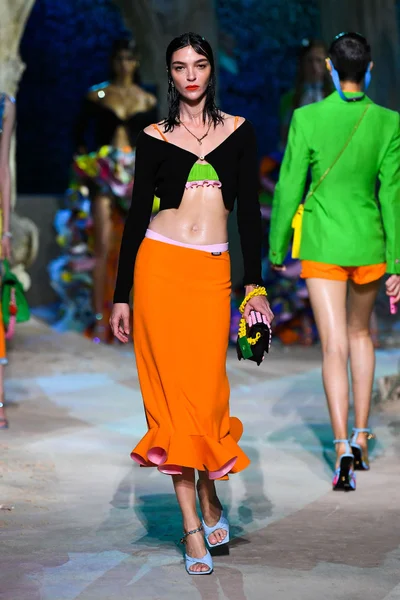 Look 50